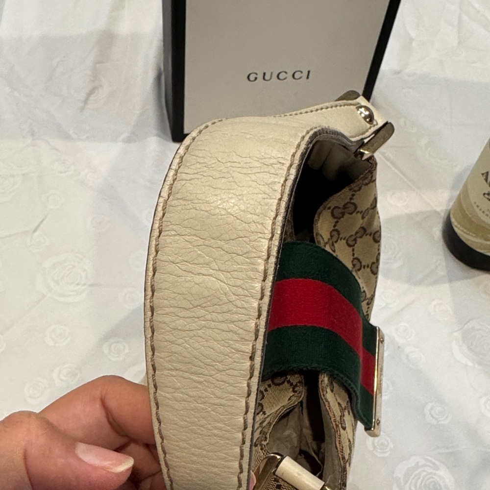 Authentic Gucci Brown Monogram Tote Bag - Picture 5 of 14
